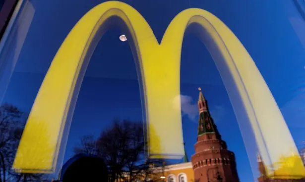Ảnh minh họa. (Nguồn: theguardian.com) Hãng McDonald's bán toàn bộ hoạt động kinh doanh tại Nga ảnh 1