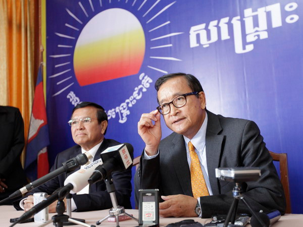 Lãnh đạo Đảng Cứu nguy Dân tộc đối lập Campuchia (CNRP) Sam Rainsy. (Nguồn: THX/ TTXVN) Phe đối lập Campuchia nhất trí cùng giải quyết bất đồng ảnh 1
