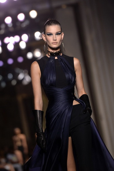 [Photo] Ấn tượng mẫu trang phục tại Tuần lễ Thời trang Thu-Đông ảnh 1