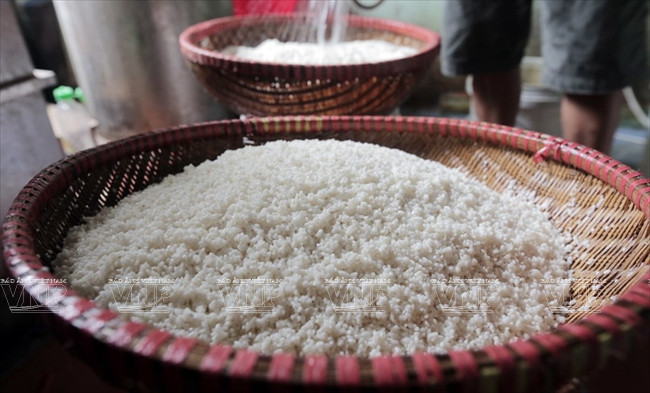 Tận hưởng vị Tết quanh năm ở làng gói bánh chưng Tranh Khúc ảnh 2