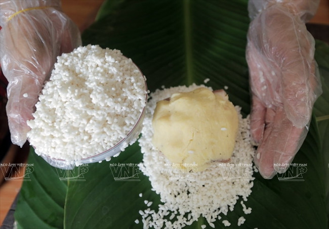 Tận hưởng vị Tết quanh năm ở làng gói bánh chưng Tranh Khúc ảnh 6