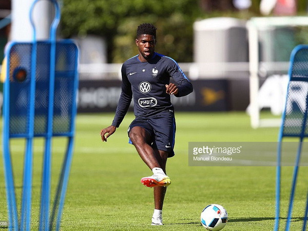 Cầu thủ Samuel Umtiti. (Nguồn: b90m.com) "Lính mới" Samuel Umtiti sẽ là tương lai của Barcelona? ảnh 1