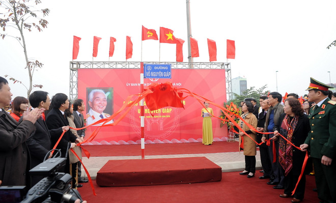 Hà Nội tổ chức lễ gắn biển đường phố mang tên Võ Nguyên Giáp ảnh 1