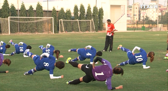 [Video] Ông Chung "xe ca" bộc bạch về cuộc tái xuất với tuyển nữ ảnh 1