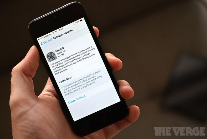 Apple bị tố dùng nâng cấp iOS để ép khách mua thêm iCloud ảnh 1