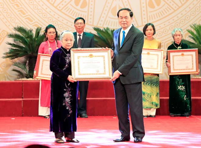 Trao tặng giải thưởng Hồ Chí Minh về văn học, nghệ thuật ảnh 1