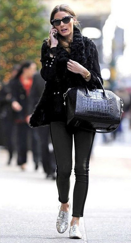 "Phá cách" khi kết hợp trang phục với giày ánh kim cá tính ảnh 7