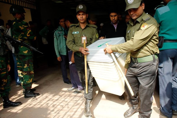 Cử tri Bangladesh tổng tuyển cử trong tình trạng bạo lực ảnh 1