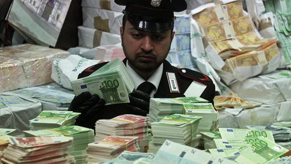 Cảnh sát Italy thu giữ 58 triệu euro tiền giả tại Napoli ảnh 1