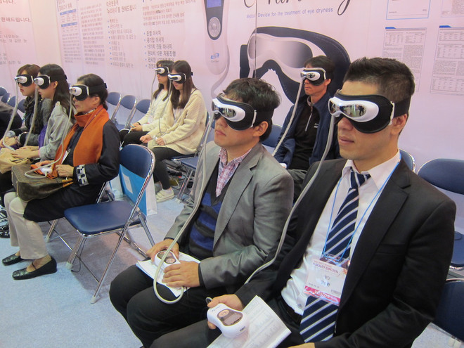 Những dụng cụ mátxa "làm mưa làm gió" tại K-Beauty 2014 ảnh 7