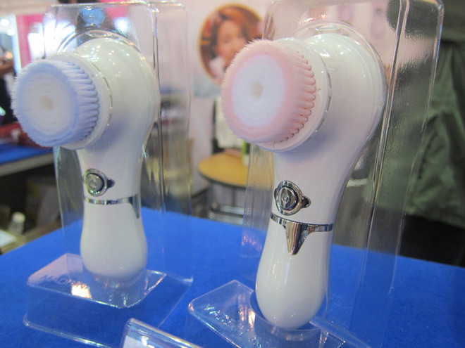 Những dụng cụ mátxa "làm mưa làm gió" tại K-Beauty 2014 ảnh 4