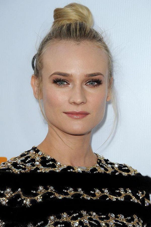 "Cơn sốt" tóc búi cao khiến hàng loạt sao thế giới mê mẩn ảnh 4