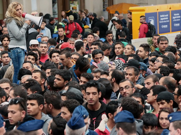 Các nước châu Âu tìm cách đối phó với khủng hoảng di cư ảnh 1