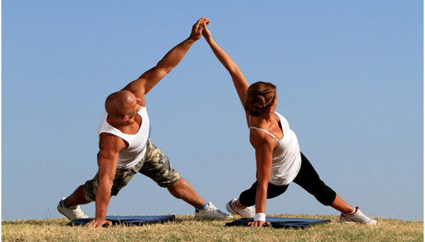 Những bài tập yoga giúp nhanh chóng cải thiện tình cảm vợ chồng ảnh 2