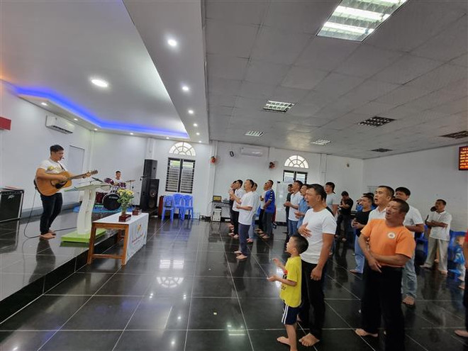 “Đi qua trũng bóng chết” của TTXVN đoạt nhiều giải tại các LHP quốc tế ảnh 2