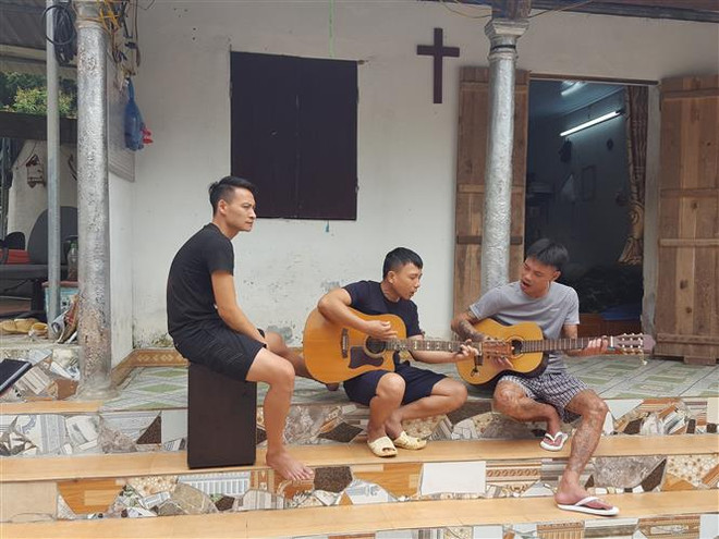 “Đi qua trũng bóng chết” của TTXVN đoạt nhiều giải tại các LHP quốc tế ảnh 1