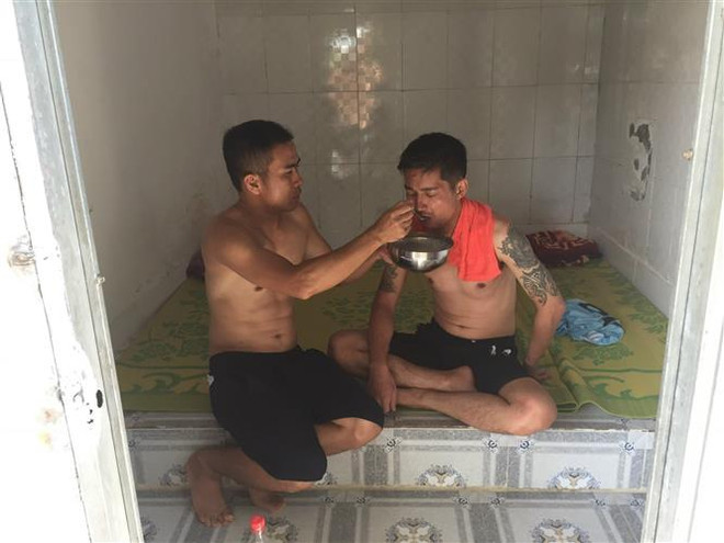 “Đi qua trũng bóng chết” của TTXVN đoạt nhiều giải tại các LHP quốc tế ảnh 4