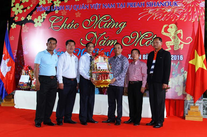 Tổng Lãnh sự Việt Nam ở Sihanoukville tổ chức đón Tết cổ truyền ảnh 1