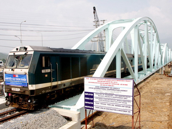Khởi công gói thầu cuối nâng cấp cầu đường sắt Bắc-Nam ảnh 1