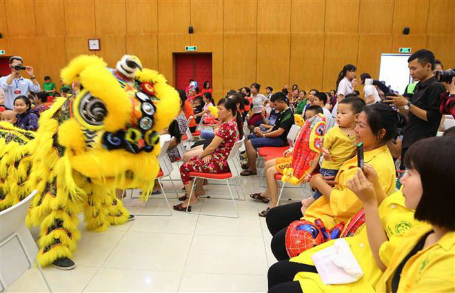 Trung Thu ấm áp, nghĩa tình đến với trẻ em hoàn cảnh khó khăn ảnh 2