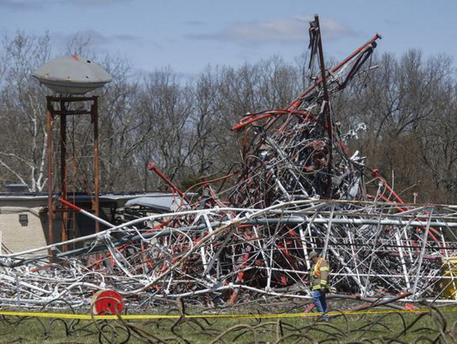 Sập tháp truyền hình cao 600m ở Mỹ, nhiều người thương vong ảnh 1