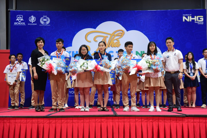Gia Linh và Yến Nhi trường UKA Bà Rịa nhận Giải ba chung cuộc vòng chung kết “Nhà khoa học trẻ” NHG 2018. (Nguồn: Vietnam+) Ấn tượng đề tài nghiên cứu ứng dụng của hai “nhà khoa học trẻ” ảnh 3