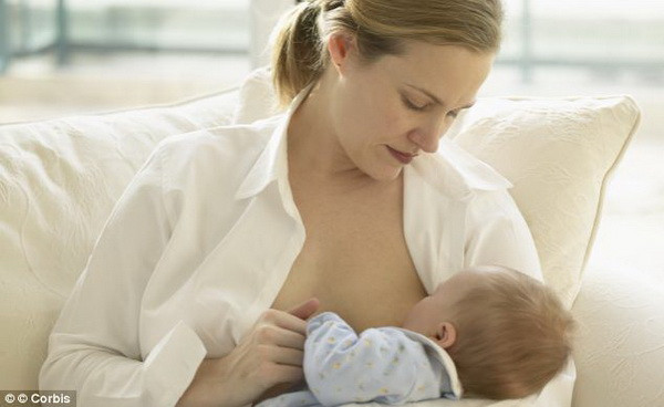 Italy bắt giữ 12 bác sỹ vì khuyến khích nuôi con bằng sữa bột ảnh 1