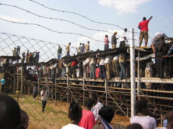 Zimbabwe: Giẫm đạp tại lễ hội tôn giáo khiến 51 người thương vong ảnh 1