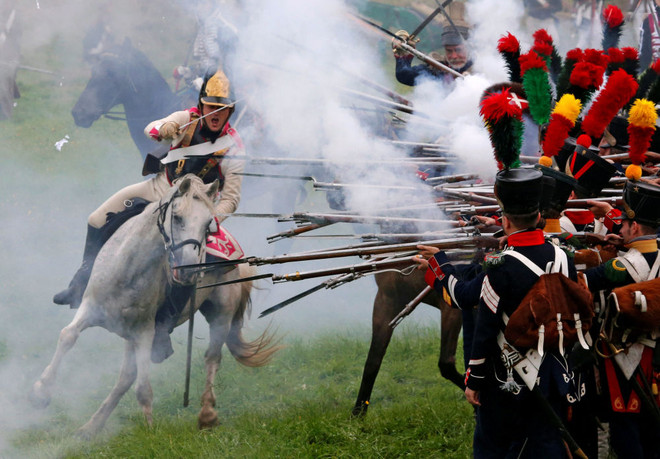 Các diễn viên tham gia trình diễn lại trận chiến Borodino năm 1812 ở Nga ngày 4/9. (nguồn: Sputniknews) Toàn cảnh những sự kiện nổi bật diễn ra trong tuần qua ảnh 18
