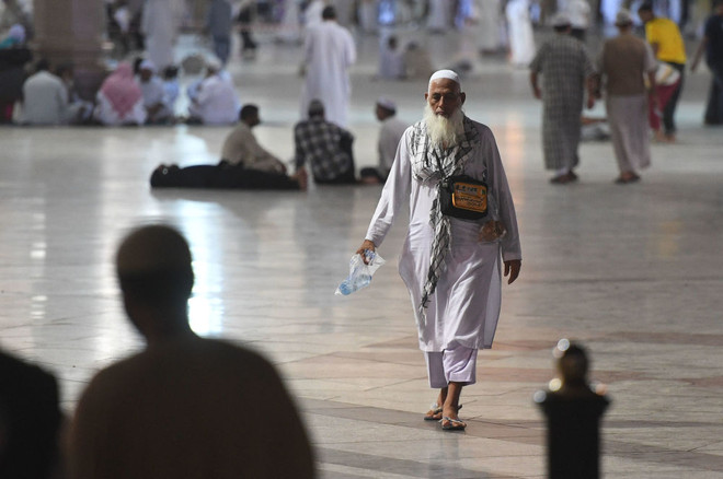 Các tín đồ Hồi giáo hành hương về Mecca để thực hiện nghi lễ Salah. (Nguồn: Sputniknews) Toàn cảnh những sự kiện nổi bật diễn ra trong tuần qua ảnh 8
