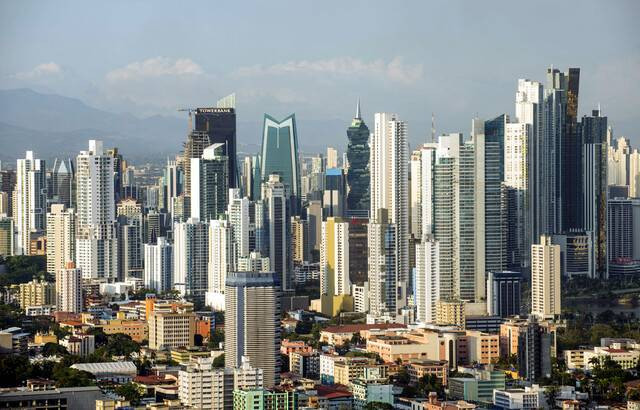 Xét xử hơn 30 người dính líu bê bối "Hồ sơ Panama" năm 2016 ảnh 1