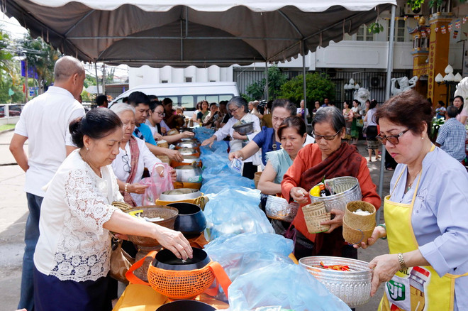 Cộng đồng người Việt Nam tại Lào và Séc mừng Đại lễ Phật đản ảnh 2