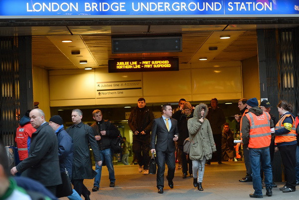 Hàng trăm nghìn viên chức Anh đình công phản đối cắt giảm lương ảnh 1