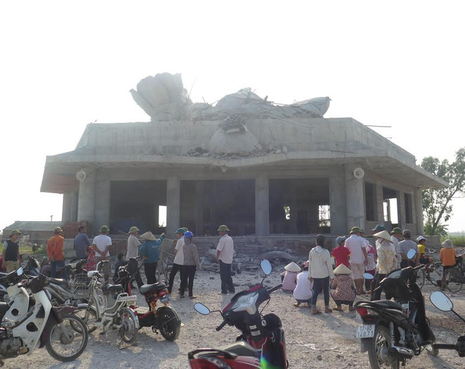 Tượng Phật cao trên 30m đổ sập, nhiều người may mắn thoát chết ảnh 1