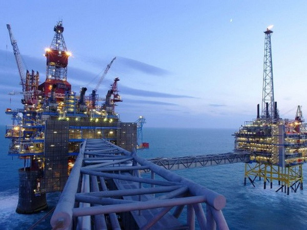 Giá dầu thô khởi sắc nhờ số liệu tích cực của kinh tế Mỹ ảnh 1