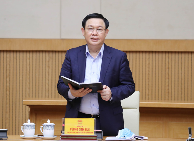 Ông Vương Đình Huệ, Ủy viên Bộ Chính trị, Bí thư Thành ủy, Trưởng Đoàn đại biểu Quốc hội Thành phố Hà Nội phát biểu tại buổi làm việc. (Ảnh: Thống Nhất/TTXVN) Hà Nội cần quyết liệt, chủ động triển khai biện pháp phục hồi kinh tế ảnh 2