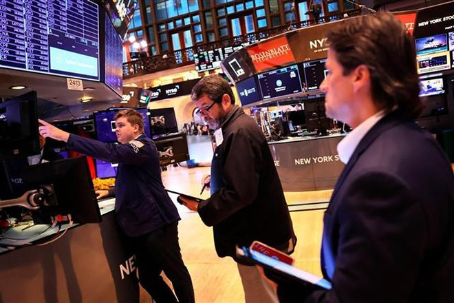 Kỳ vọng Fed bớt “diều hâu” nâng đỡ chứng khoán Phố Wall tăng cao ảnh 1