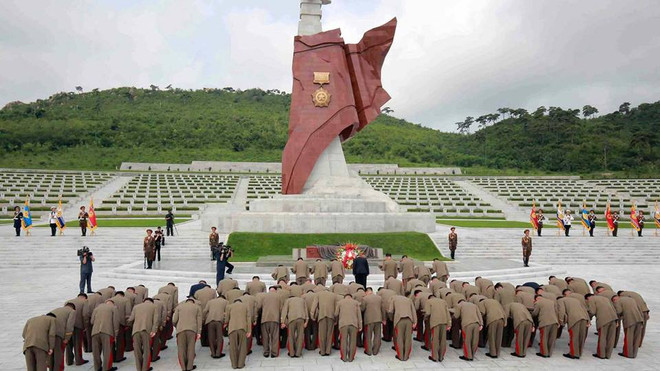 [Photo] Lãnh đạo Triều Tiên tưởng niệm các liệt sỹ Trung Quốc ảnh 3