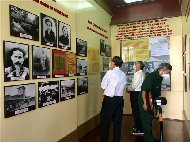 Lãnh đạo TP.HCM dâng hương, dâng hoa tưởng nhớ Chủ tịch Tôn Đức Thắng ảnh 2