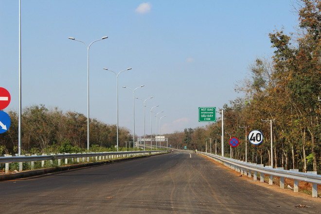 Một đoạn trên tuyến cao tốc Thành phố Hồ Chí Minh–Long Thành–Dầu Giây ngày 14/1. (Ảnh: Sỹ Tuyên/TTXVN) Ngày 8/2, thông xe đường cao tốc TP.HCM-Long Thành-Dầu Giây ảnh 1