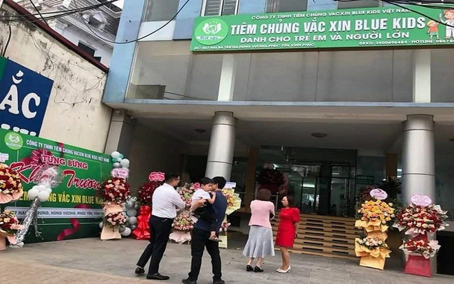 Mới đây, Sở Y tế tỉnh ban hành quyết định xử phạt vi phạm hành chính trong lĩnh vực y tế dự phòng đối với Công ty Trách nhiệm Hữu hạn tiêm chủng vaccine Blue Kids Việt Nam với số tiền 30 triệu đồng. (Nguồn: Pháp luật Việt Nam) Tỉnh Vĩnh Phúc xử lý nghiêm các cơ sở khám, chữa bệnh không phép ảnh 1