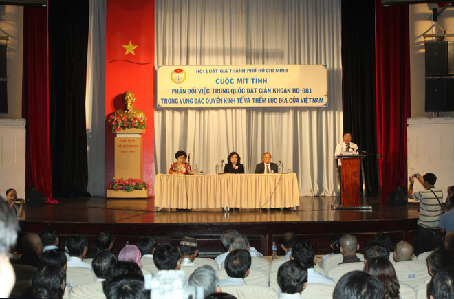 Mittinh phản đối Trung Quốc đặt giàn khoan HD-981 trái phép ảnh 1