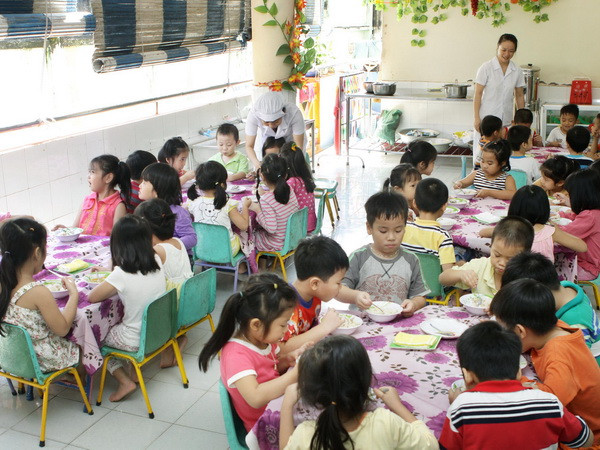 Sau vụ bảo mẫu đánh trẻ, TPHCM tính xây nơi giữ trẻ ở KCN ảnh 1