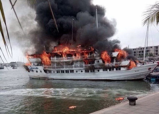 Quảng Ninh mời Bộ Công an vào cuộc điều tra vụ cháy tàu du lịch ảnh 1