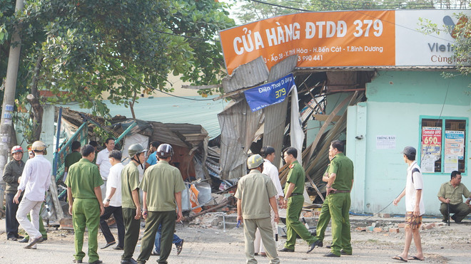 Xe tải đầu kéo mất lái đâm vào nhà dân làm một người chết ảnh 1