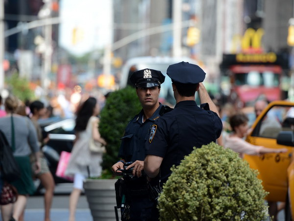 [Video] Cảnh sát Mỹ bắn chết một người lao xe vào trụ sở NSA ảnh 1