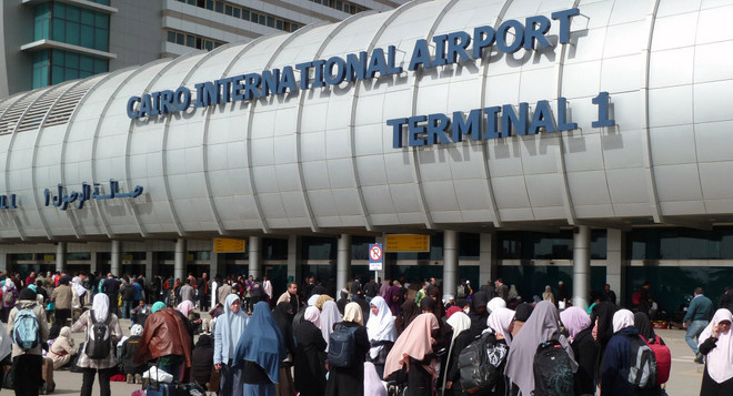 Máy bay nội địa của Ai Cập bị lục soát vì nghi có đặt bom ảnh 1