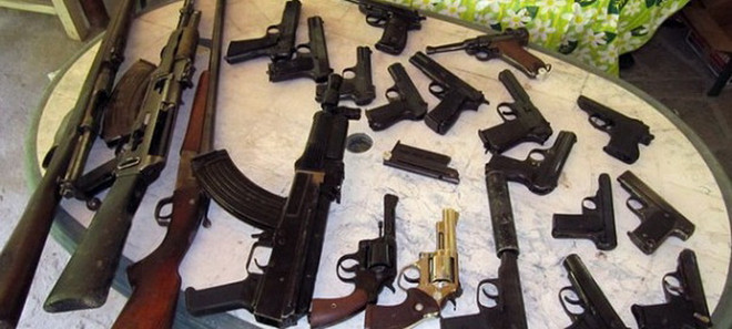 EU thắt chặt kiểm soát súng sau vụ tấn công khủng bố ở Paris ảnh 1