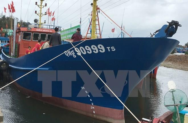 Tàu Biển Đông 01 trong ngày bàn giao. (Ảnh: Đinh Thị Hương/TTXVN) Bất cập khi triển khai Nghị định 67: Nhiều con tàu nằm bờ ảnh 1
