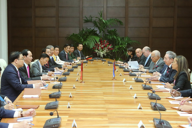 Chủ tịch nước Trần Đại Quang và Chủ tịch Raul Castro hội đàm. (Ảnh: Nhan Sáng/TTXVN) Chủ tịch Cuba Raul Castro hội đàm với Chủ tịch nước Trần Đại Quang ảnh 3